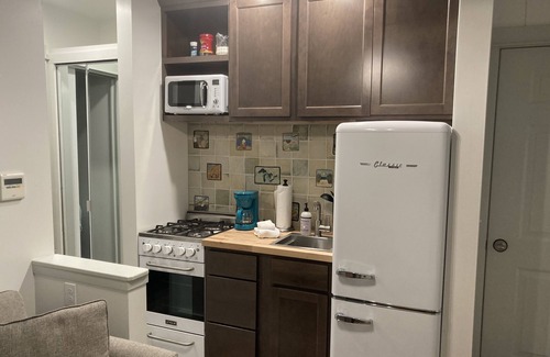 Onekama Condo | Beautiful 1 bedroom Condo on Portage Lake Resort.Onekama. Beach, pool, hot tub.