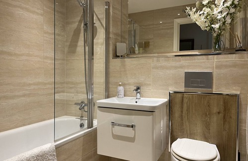 Broxbourne Apartment | Beautiful 1 Bedroom Apartment - great location!