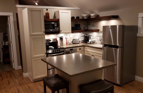 Helena West Side House | Beautiful 1 Bedroom Guest House (pet-free)