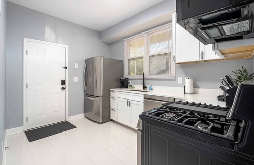 Italian Village Apartment | Beautiful 1 Bedroom in the Heart of Short North