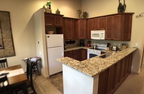 Elkhorn Village Condo | Beautiful 1 Bedroom Renovated Elkhorn Condo