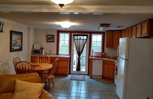 Marlyville - Fontainebleau Apartment | Beautiful 1 Bedroom in Safe, Historic Neighborhood