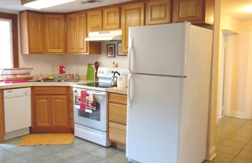 Marlyville - Fontainebleau Apartment | Beautiful 1 Bedroom in Safe, Historic Neighborhood