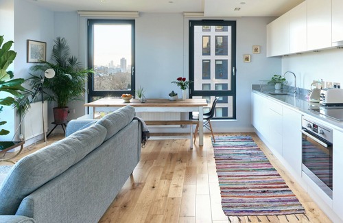 Tower Hamlets Apartment | Beautiful 1 Bedroom with Balcony Near Mile End