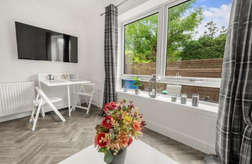 Oban Apartment | Beautiful 1 BR apt with private patio and free parking