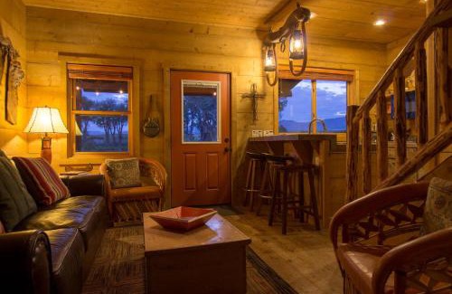 Panguitch House | Beautiful 1 BR "Barn" Cabin - Perfect for Small Families