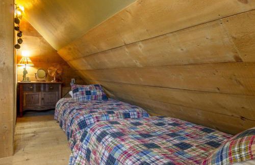 Panguitch House | Beautiful 1 BR "Barn" Cabin - Perfect for Small Families