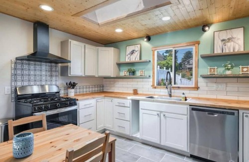 Interbay Apartment | Beautiful 1 BR Homen