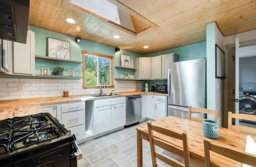 Interbay Apartment | Beautiful 1 BR Homen