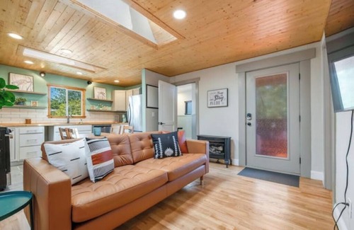 Interbay Apartment | Beautiful 1 BR Homen