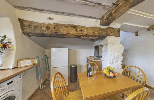 Betws Gwerfil Goch House | Beautiful 16th Century Ty Cerrig Cottage -set in stunning grounds with great vie