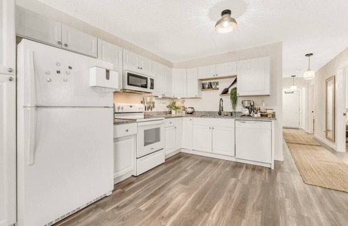 Wenonah House | Beautiful 1 Level House/Near Airport-Lake Nokomis