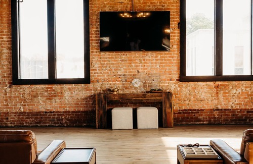 Crockett Apartment | Beautiful 100 year old building overlooking the square in downtown Crockett.