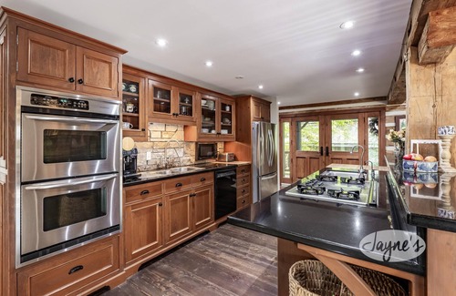 Torrance Cottage | Beautiful 100 Yr Old Log Cabin totally renovated, Guest House and Boathouse!