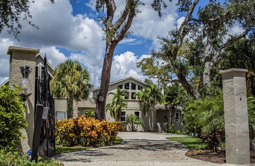 Lake Placid House | Beautiful 11 Bedroom 7 Baths INCLUDING Separate Studio on Lake June