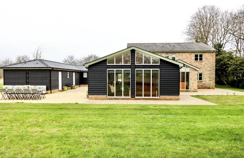 Bury St Edmunds House | Beautiful 18 person barn set in a quite and tranquillity area
