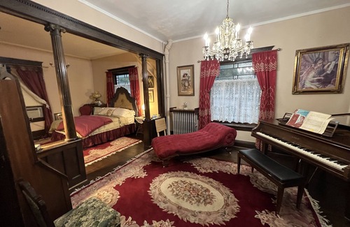 Raton Bed & Breakfast | Beautiful 1894 B&B. Sleeps up to 13 Contact for whole property!