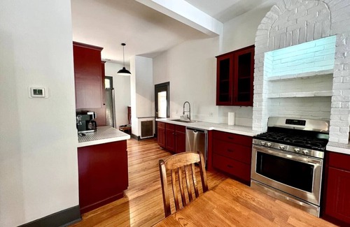 Smithville House | Beautiful 1900s Victorian House w/Pool