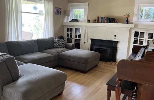 Roseburg House | Beautiful 1920 Craftsman Bungalow