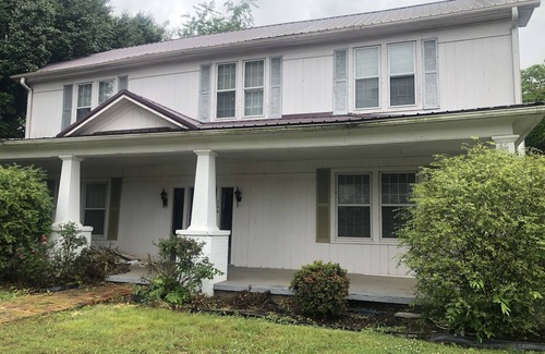 Winchester House | Beautiful 1920’s Home in Downtown Winchester