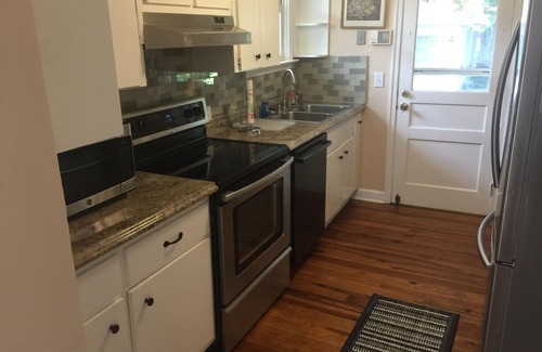 Lakewood House | Beautiful 1946 Bungalow close to downtown Jacksonville with Guesthouse