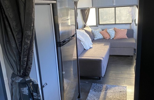 Thousand Oaks House | Beautiful 1972 Classic Airstream in Santa Monica Mountains