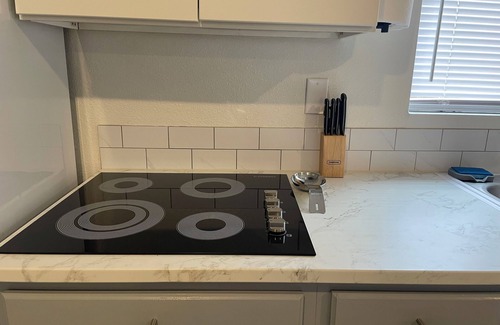 Texas City House | Beautiful 1BD 1 BTH Guest House located in Texas City.