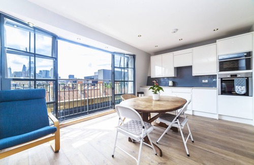 Stepney Green Apartment | Beautiful 1Bed Apt with Stunning Views over City