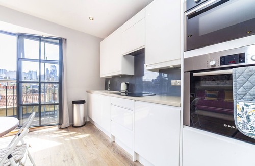 Stepney Green Apartment | Beautiful 1Bed Apt with Stunning Views over City