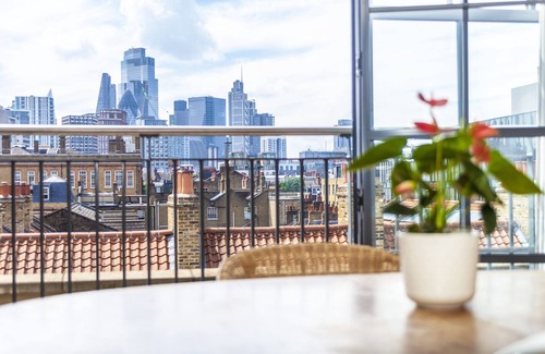 Stepney Green Apartment | Beautiful 1Bed Apt with Stunning Views over City