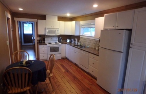 Sorrento House | Beautiful 1bedroom suite 10 minutes away from spectacular Shuswap Lake!