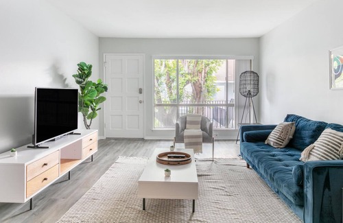 Northridge Apartment | Beautiful 1BR Apartment in Northridge Near CSUN