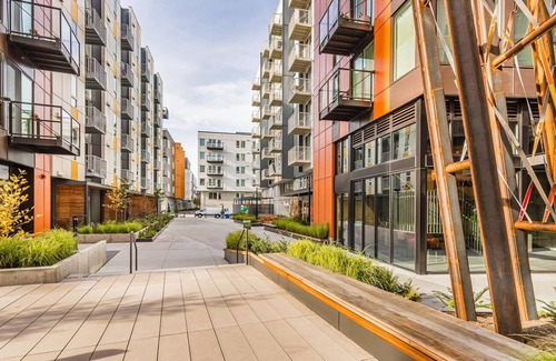 Wilburton Apartment | Beautiful 1BR in Bellevue, Gym + Pet-Friendly