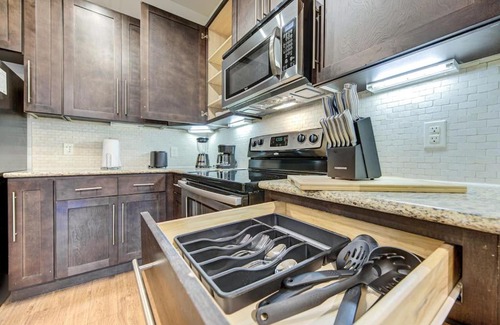 Texas Medical Center Apartment | Beautiful 1Br/NRG/Pool/Wi-Fi/PetsOK/Garage parking