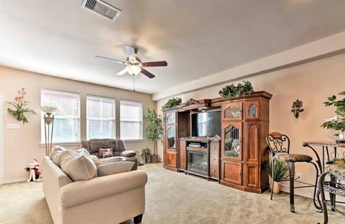 Clear Lake Shores House | Beautiful 2-2.5-2 Townhome in Kemah near Boardwalk. 1,350 sq ft