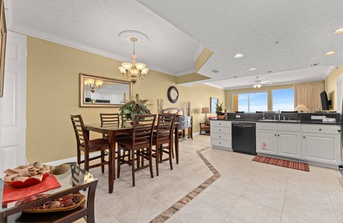Lower Grand Lagoon Condo | BEAUTIFUL 2 BD [DBL KING]/2 BA BEACH FRONT CONDO! FREE BEACH SERVICE, WIFI!