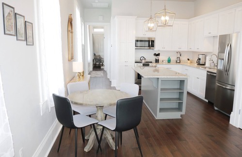 Lower Garden District Condo | Beautiful 2 BD w/Balcony, 1 Block off St. Charles