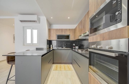 Hamrun Apartment | Beautiful 2 BDR Penthouse near Valletta sleeps 6