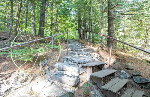 Minden Hills Cottage | Beautiful 2 bdrm cottage with fireplace and a view in Minden Hills-Pet Friendly!