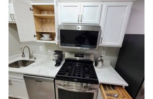 Trinidad Apartment | Beautiful 2 Bed/1 Bath & Sofa Bed Near Union Station