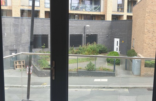 Coulsdon East Apartment | Beautiful 2 bed | 2 bathroom cosy apartment