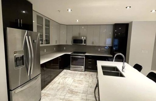 Downtown Halifax Apartment | Beautiful 2 Bed, 2 Bath in Prime Downtown Halifax
