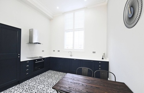 Sutton Coldfield Apartment | Beautiful 2 Bed Apartment