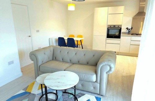 Greenhithe Apartment | Beautiful 2-bed Apartment in Greenhithe, Bluewater, Free parking space