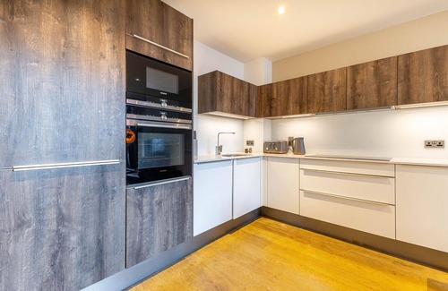Queenstown House | Beautiful 2 bed duplex adjactent to the Battersea Power Station
