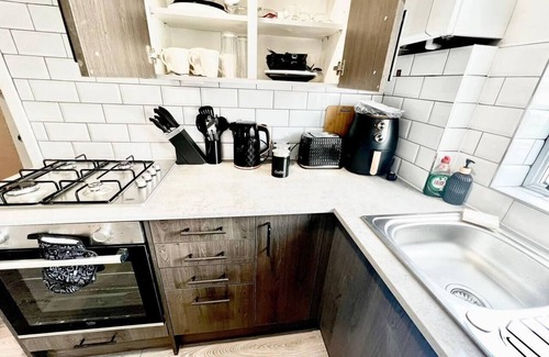 Watford House | Beautiful 2-Bed House in Watford