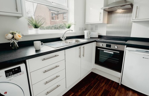 Hinckley Apartment | Beautiful 2 bed + sofabed, parking, nr station/hospital next to Hinckley centre