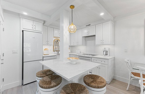 Old Naples Condo | Beautiful 2-Bed Steps to Naples Beach & Town!
