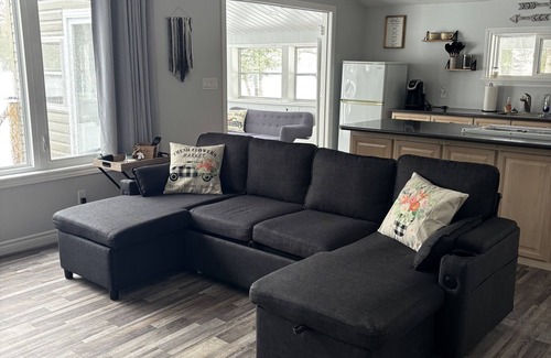 Shillington Cottage | Beautiful 2 bedroom lakefront cottage