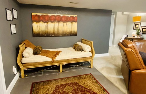 Martinez Park Apartment | Beautiful 2 Bedroom Apt in Old Town w/Free Parking